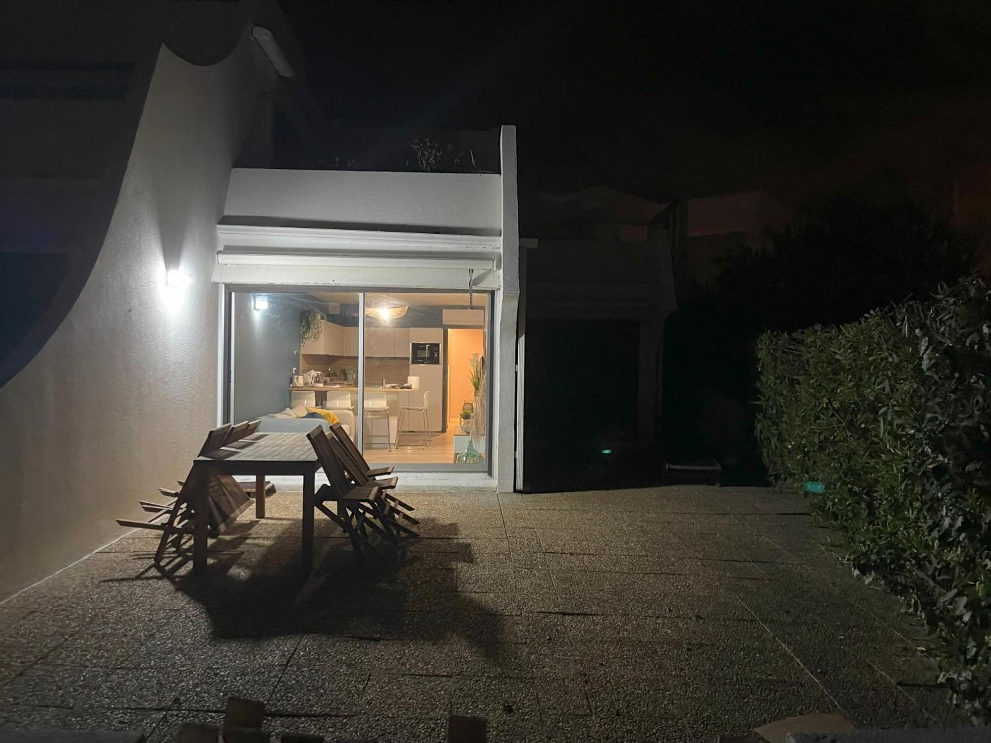 Bord De Mer: Soleil, Et Grande Terrasse Pour Instants De Detente Apartment *