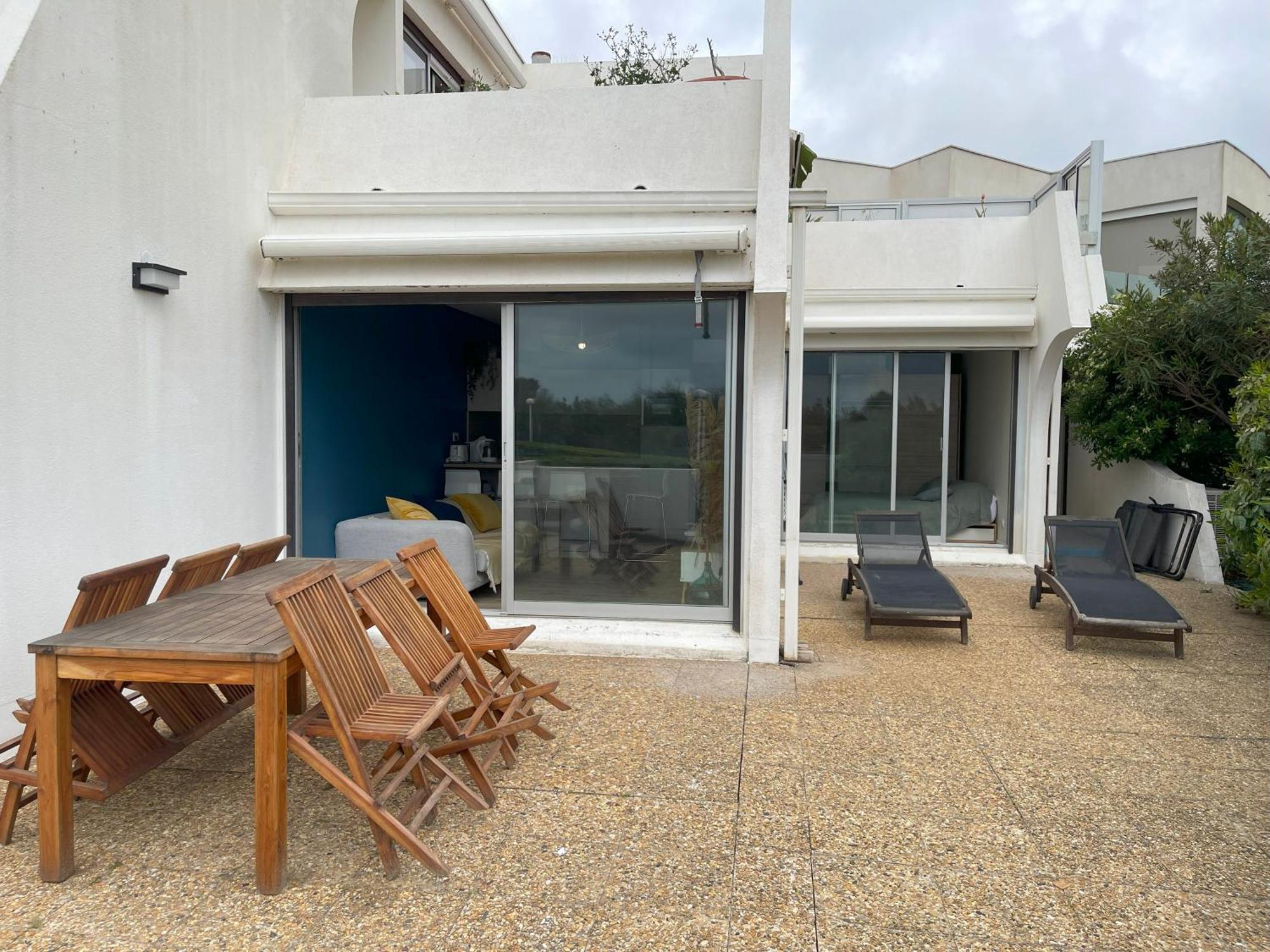 Bord De Mer: Soleil, Et Grande Terrasse Pour Instants De Detente La Grande-Motte